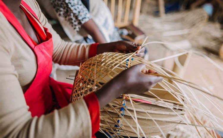 L’INAM ouvre l’assurance maladie aux artisans : 100 000 artisans bénéficieront d’une couverture santé dans les 3 prochaines années.