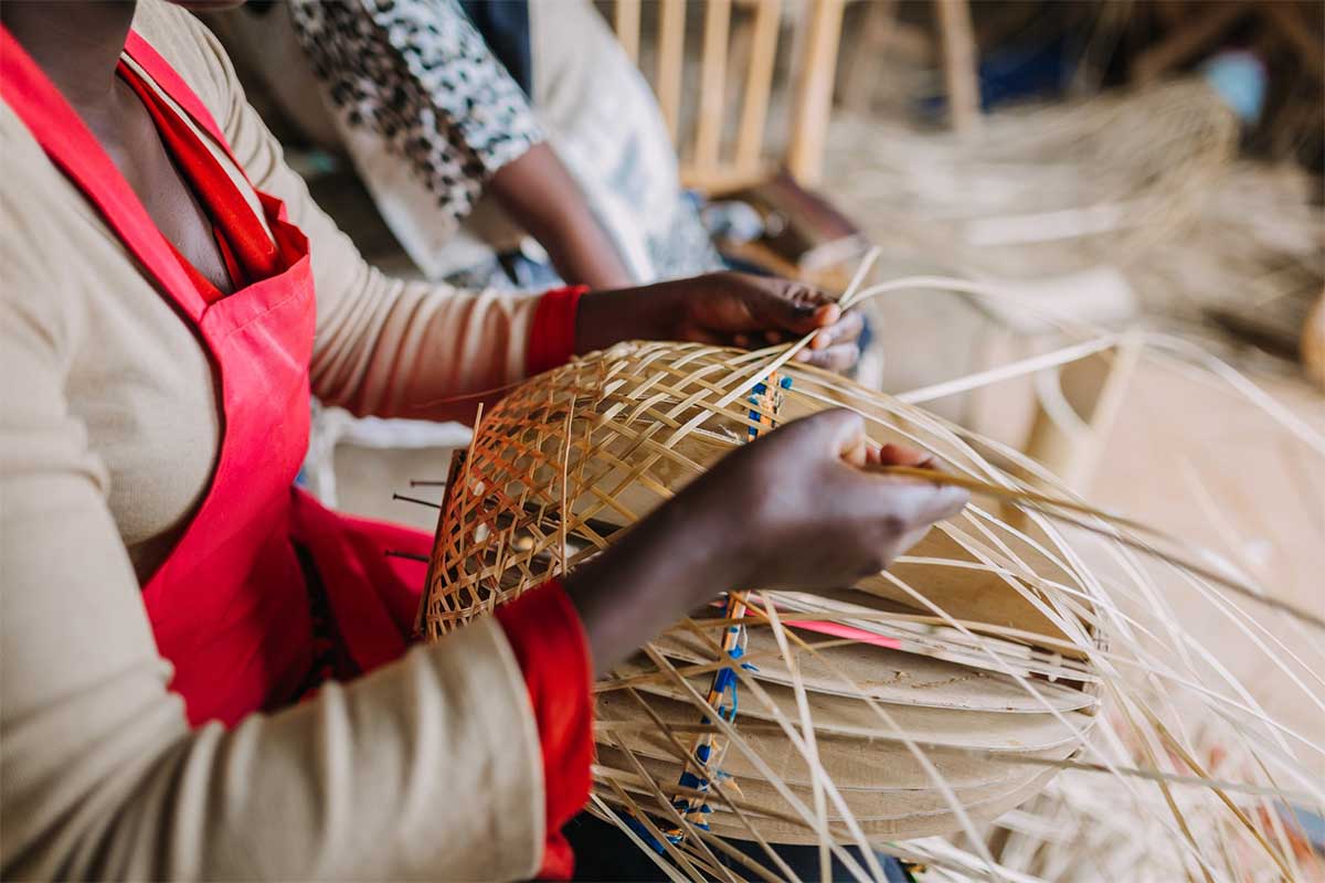 L’INAM ouvre l’assurance maladie aux artisans : 100 000 artisans bénéficieront d’une couverture santé dans les 3 prochaines années.